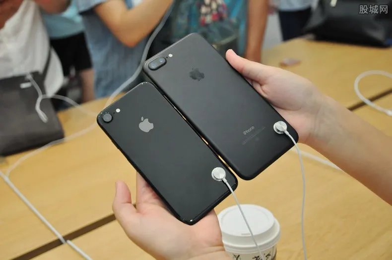 苹果官方打折 降价促销iPhone原因是什么？