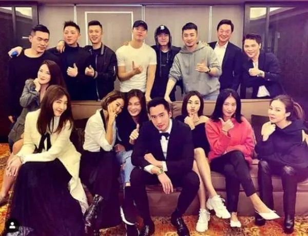 赖弘国和阿娇结婚至今，为什么他的经济状况一直备受质疑？