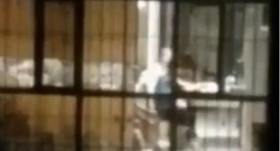 妈妈深夜狂吼式辅导孩子作业 网友：这一幕那么的似曾相识！