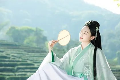 2021年12月15日五行穿衣每日分享，今日穿什么颜色最旺运？