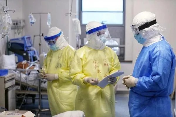 翻越栅栏进出京2人被当场抓获,他们二人的举动造成了怎样的恶劣影响?