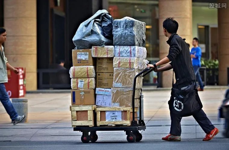 多半快递小哥月收入不超过5000元 高收入都是骗人