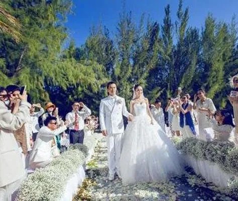 佟丽娅婚纱照曝光 与陈思成结婚照被赞太奢华