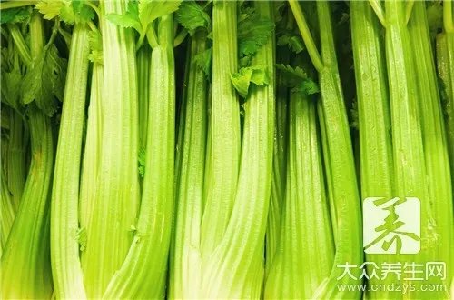 芹菜素炒怎样做好吃