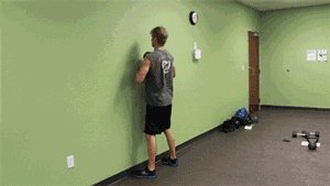 都说深蹲可以练翘臀,可是应该怎么练?