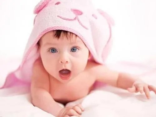 我国二孩出生数超一孩 为何年轻人一孩都不想生?