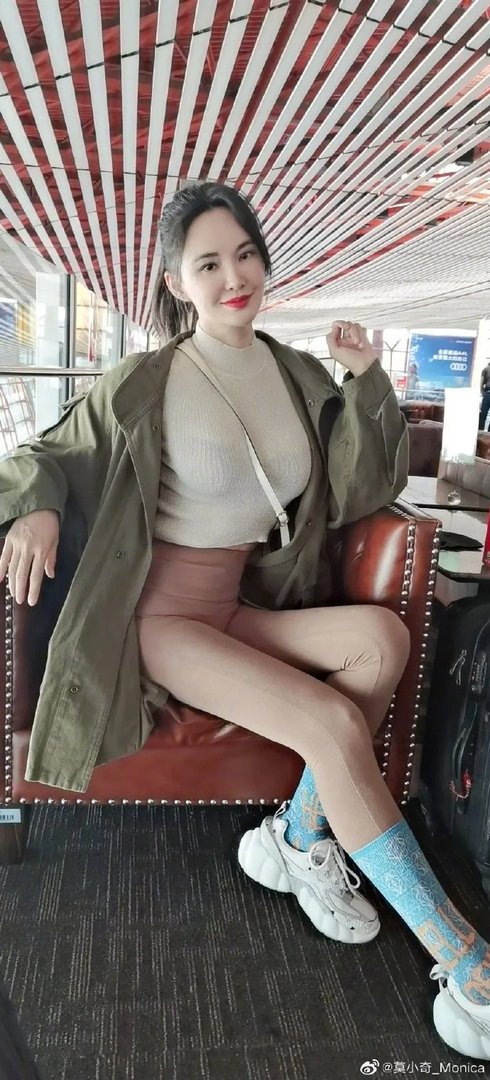 莫小棋真空露八字奶照片，莫小棋的胸围有多大？