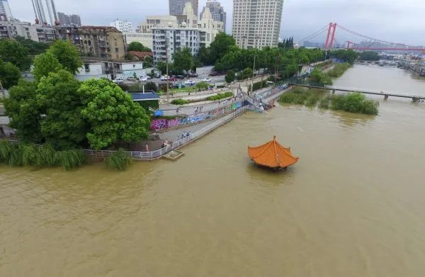 湖北多地遭遇特大暴雨，给当地造成了多大的影响？