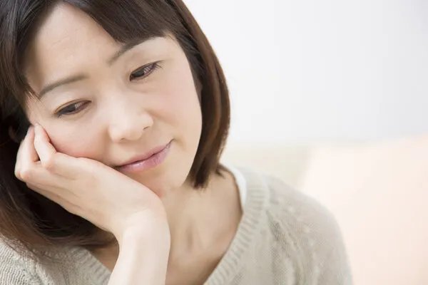 爸爸辅导女儿学习被气到下巴脱臼，这种脱臼很常见吗？