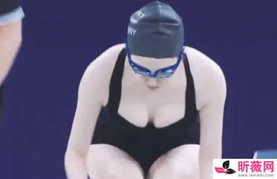 陈小纭多少岁胸有多大 陈小纭性感低胸装展现好身材