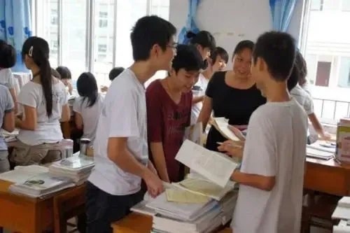 教育部规定中小学不得组织周考月考单元考,这是为何?