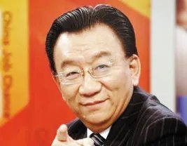 侯耀华向河南捐款30元，捐助后写下“厚德载物”四个大字，他是怎么想的？