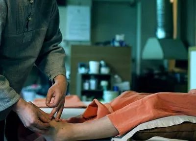 脊椎炎平时吃什么好 导致脊椎炎的原因是什么