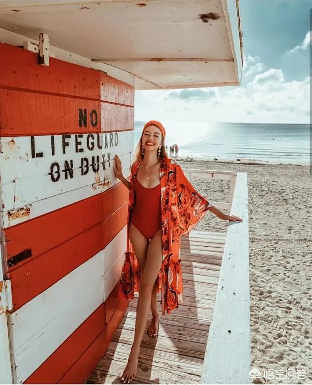 花色连衣裙现在还是否流行？现在的流行趋势是什么？