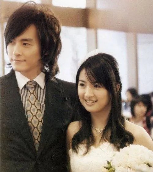 我抱著那個親親啊親個蛋蛋小親親是什麼歌