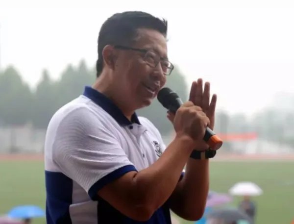 李阳弟弟发文回应侄女被“家暴”，哪些信息值得关注？