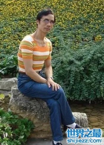 重庆最牛胸肌哥走红,老哥的胸肌比女人胸还大