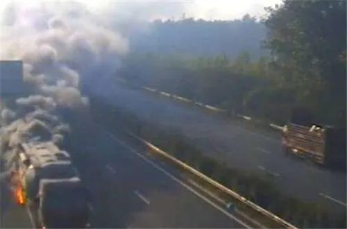 着火罐车进收费站求救  车子着火由谁负责赔偿