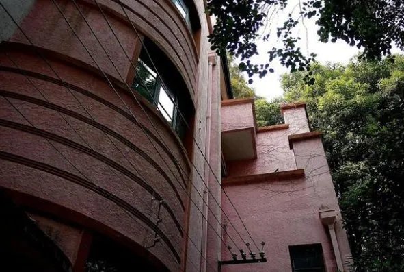 4600万买的别墅院外就是坟头，购房人怎么办？