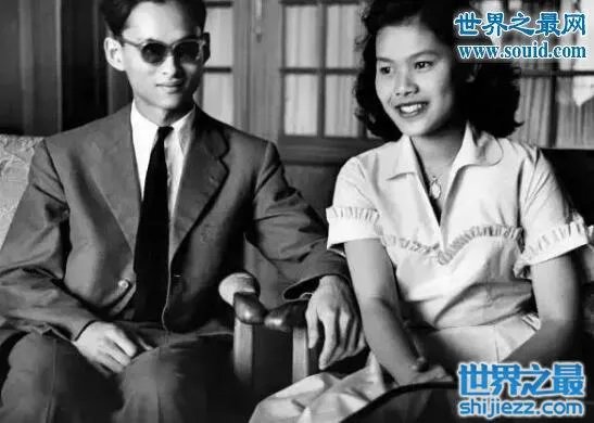 泰国国王眼睛怎么瞎的，21岁开车出车祸右眼失明 