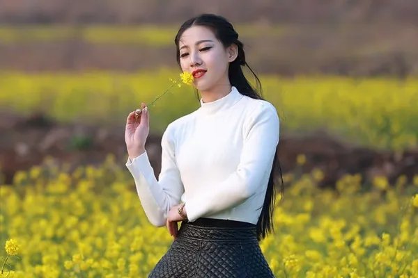黄花闺女中的黄花指的是什么?古代的额头饰物(指闺阁女)