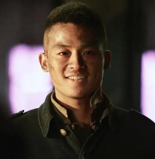 欧豪回应被粉丝送香肠是怎么回事 欧豪回应被粉丝送香肠是什么情况