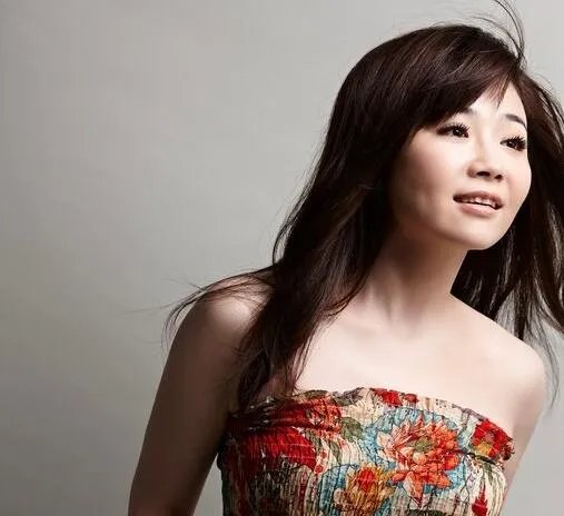 黄思婷图片性感妩媚 扒一扒女神的婚姻状况