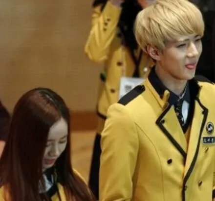 吴世勋靠在郑多恩身上恩爱照曝光 两人是什么关系呢