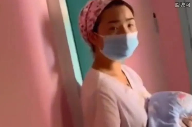 家属叫不出产妇全名护士拒给娃 该护士获得网友点赞