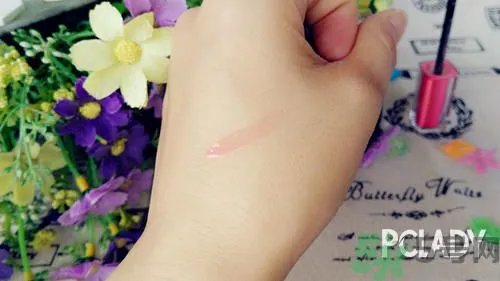 美宝莲好气色唇露色号试色 美宝莲好气色唇露怎么样
