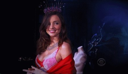 维密将永久关闭250家店 网友感叹：昔日风光不再，怀念众神时代的维密！