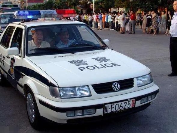 外国大使馆车牌颜色,为什么领事馆的车牌是黑色的呢