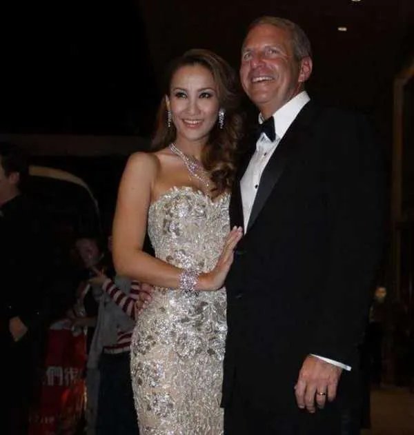 李玟发文疑似否认离婚,李玟的老公到底有多牛?