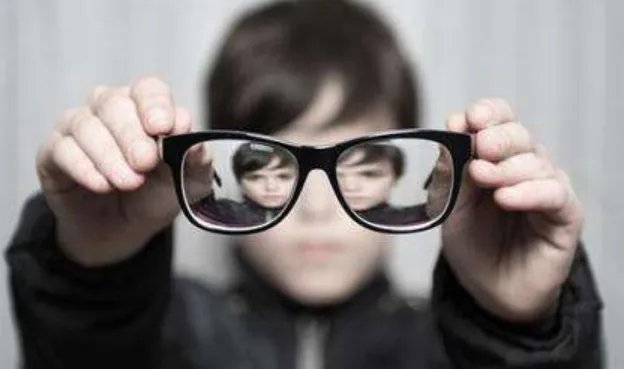 1岁宝宝因视频早教致近视100度是怎么回事？