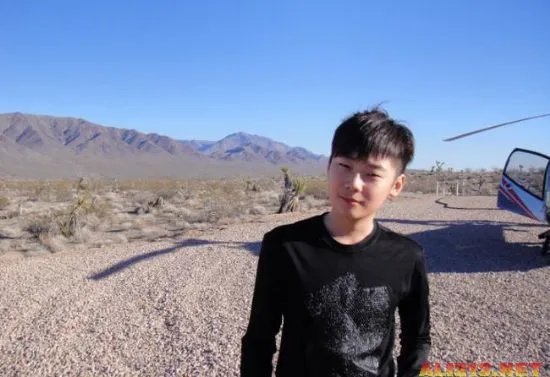 14岁富二代高调炫富 住豪宅、开豪车、秀美女