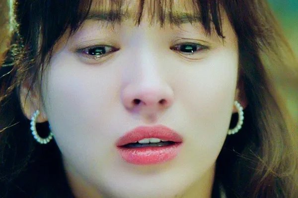 曝宋慧乔定居纽约，宋仲基过生日当众抹眼泪，双宋有可能复合吗？