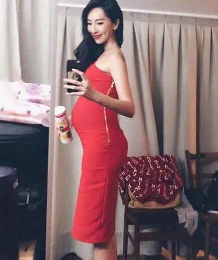 隋棠怀孕穿紧身裙 网友纷纷表示非常羡慕好身材