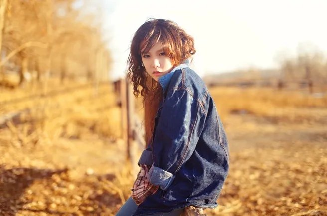 求本兮穿这样的衣服的照片！！