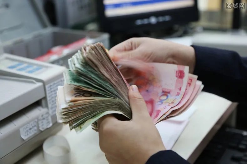 全体同意的8万班费为何引质疑 家长纷纷支持取消家委会！