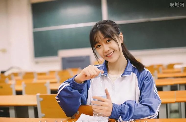 在校女研究生比重达50.6% 女性地位越来越高