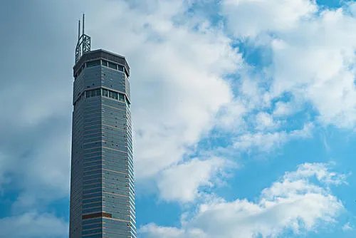深圳300多米高楼晃动，众人撤离，高楼晃动的原因是什么？
