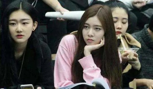 宋妍霏分手当日片场状态怎么样？