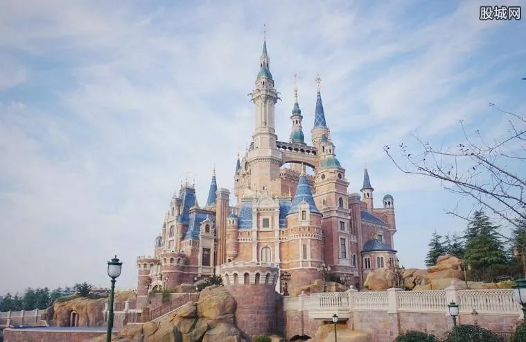迪士尼天价插队费 媒体揭秘背后不为人知的内幕
