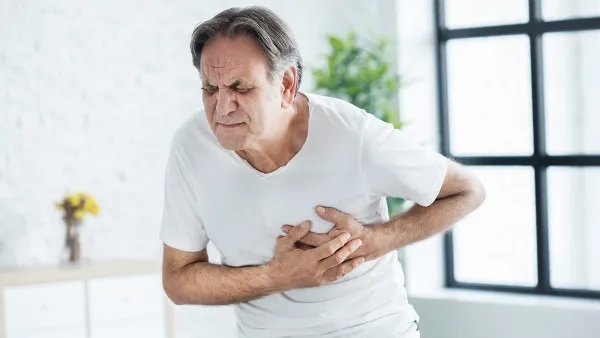 深呼吸时胸口疼怎么办