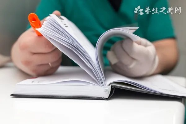 凯美瑞-被洗车小哥搞掉一小块漆面,怎么处理啊