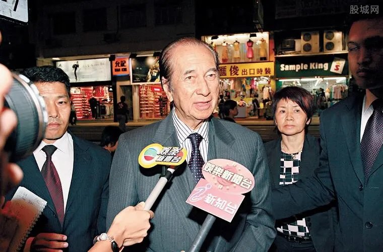 何鸿燊七星灯续命近况 澳门赌王何鸿燊去世了还是活着