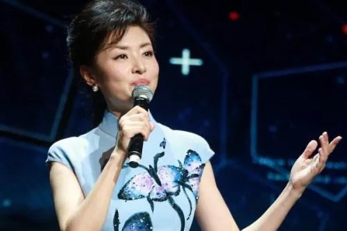 周涛一秒上班杨澜一秒下班,被称当代打工人的真实写照,你表示认同吗?