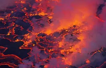 印尼火山发生剧烈喷发已致13死41伤,火山喷发能提前预警吗?