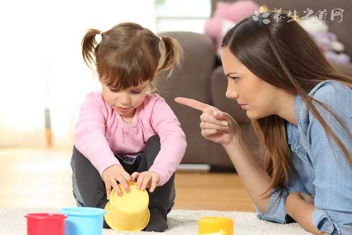 最美警察！女警森林发现弃婴 为其哺乳获赞