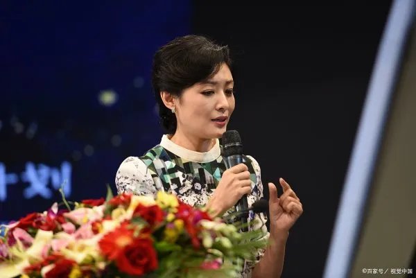 周涛一秒上班杨澜一秒下班,被称当代打工人的真实写照,你表示认同吗?